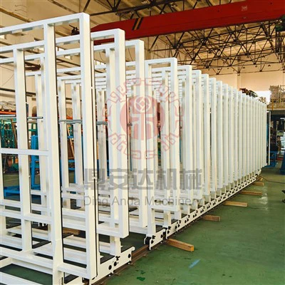 Sistem pametnih električnih regalov za shranjevanje za poenostavljeno delovanje steklarske industrije